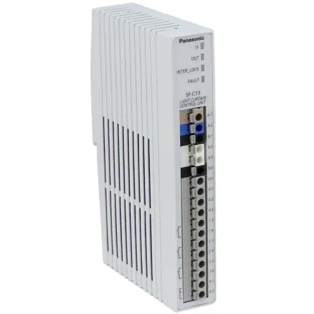 Промышленный контроллер безопасности с набором подключенных датчиков и модулей ввода-вывода