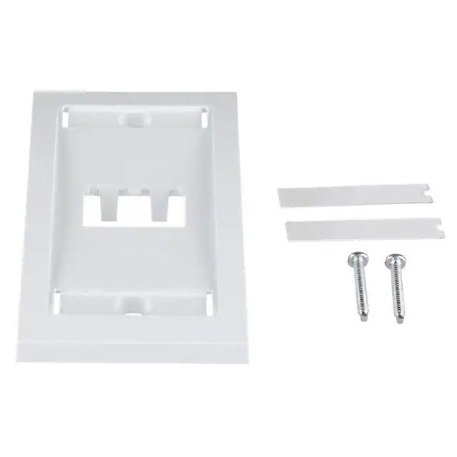 Ассортимент разъемов Keystone различных типов в синем корпусе, установленных в монтажную панель