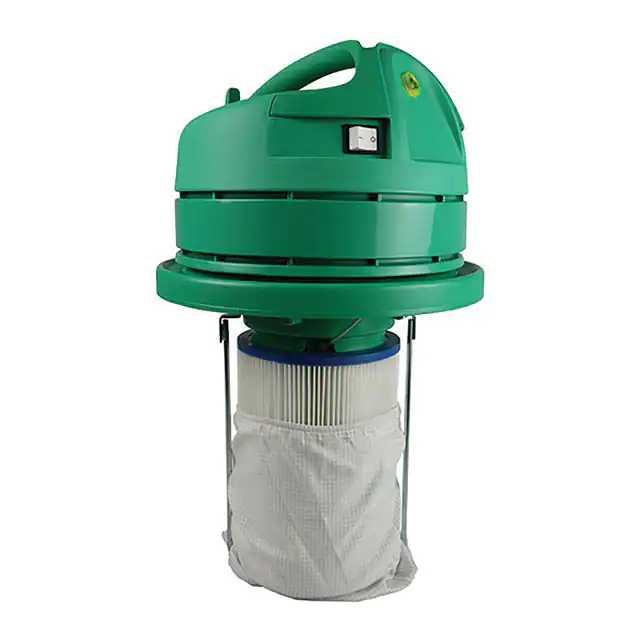 Промышленный пылесос для удаления металлической стружки и пыли в мастерской