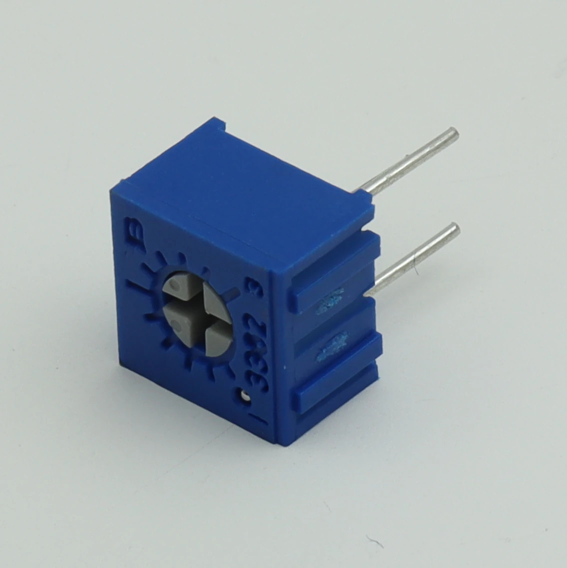 3362H-1-102LF от BOURNS: Профессиональный Резистор: TRIMMER 1K OHM 0.5W PC PIN TOP