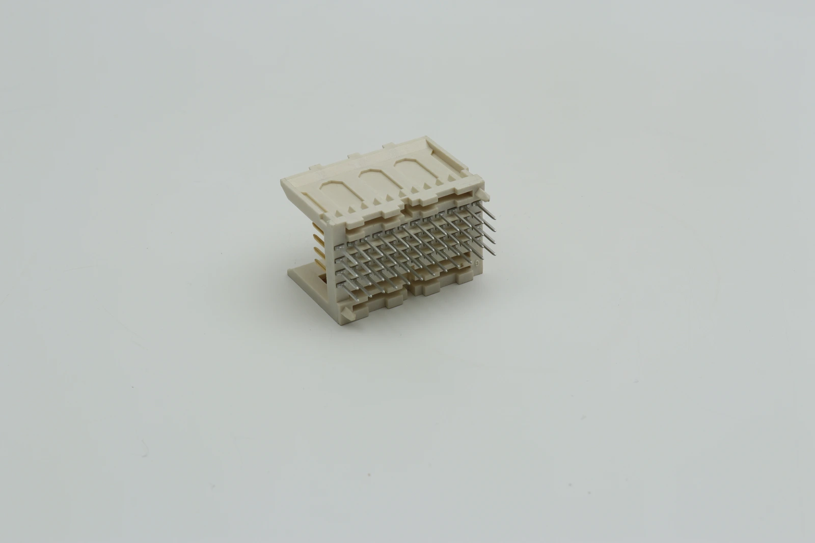5536513-2 от TE Connectivity AMP Connectors: Надежный разъем Futurebus для печатных плат