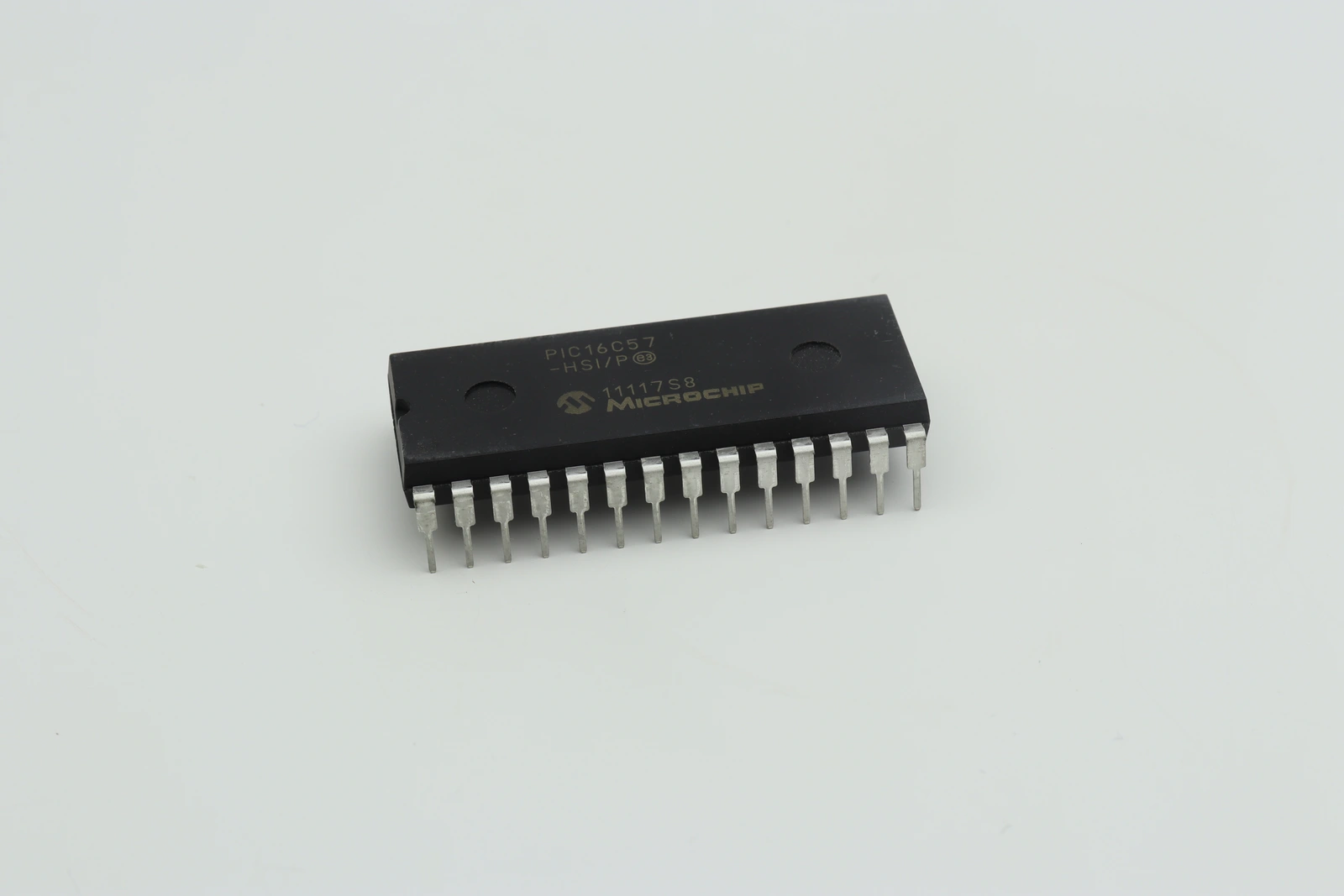 PIC16C57-HSI от Microchip товар для промышленной автоматики